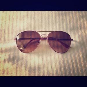 Pink metal frame aviator sunglasses